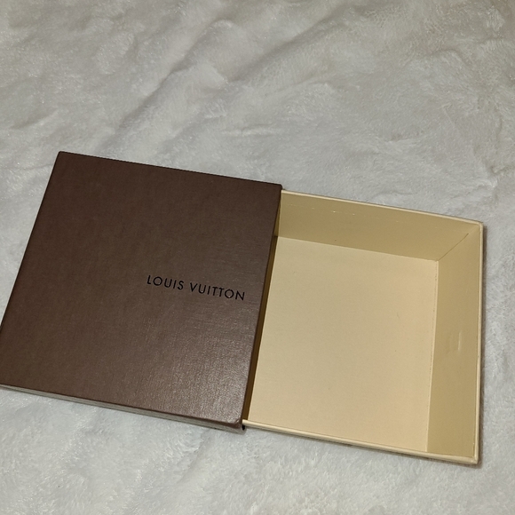Louis Vuitton Small Box - Picture 2 of 2